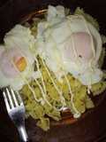 Fideos con pesto y huevo