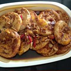 A picture of Telor mata sapi kecap.