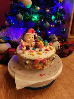 Una foto de Tarta Navidad con modelado de Papá Noel