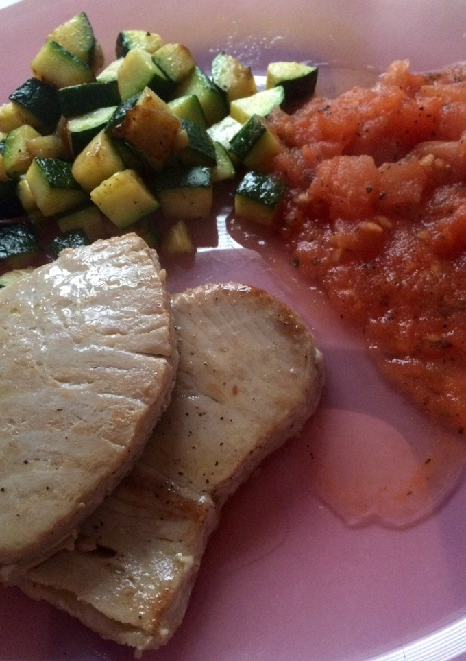 Una foto de Atún con Tomate a la Albahaca