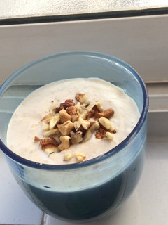 Una foto de Batido de yogurt griego y algo más