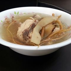 A picture of Lg chicken soup with 2 herbs.