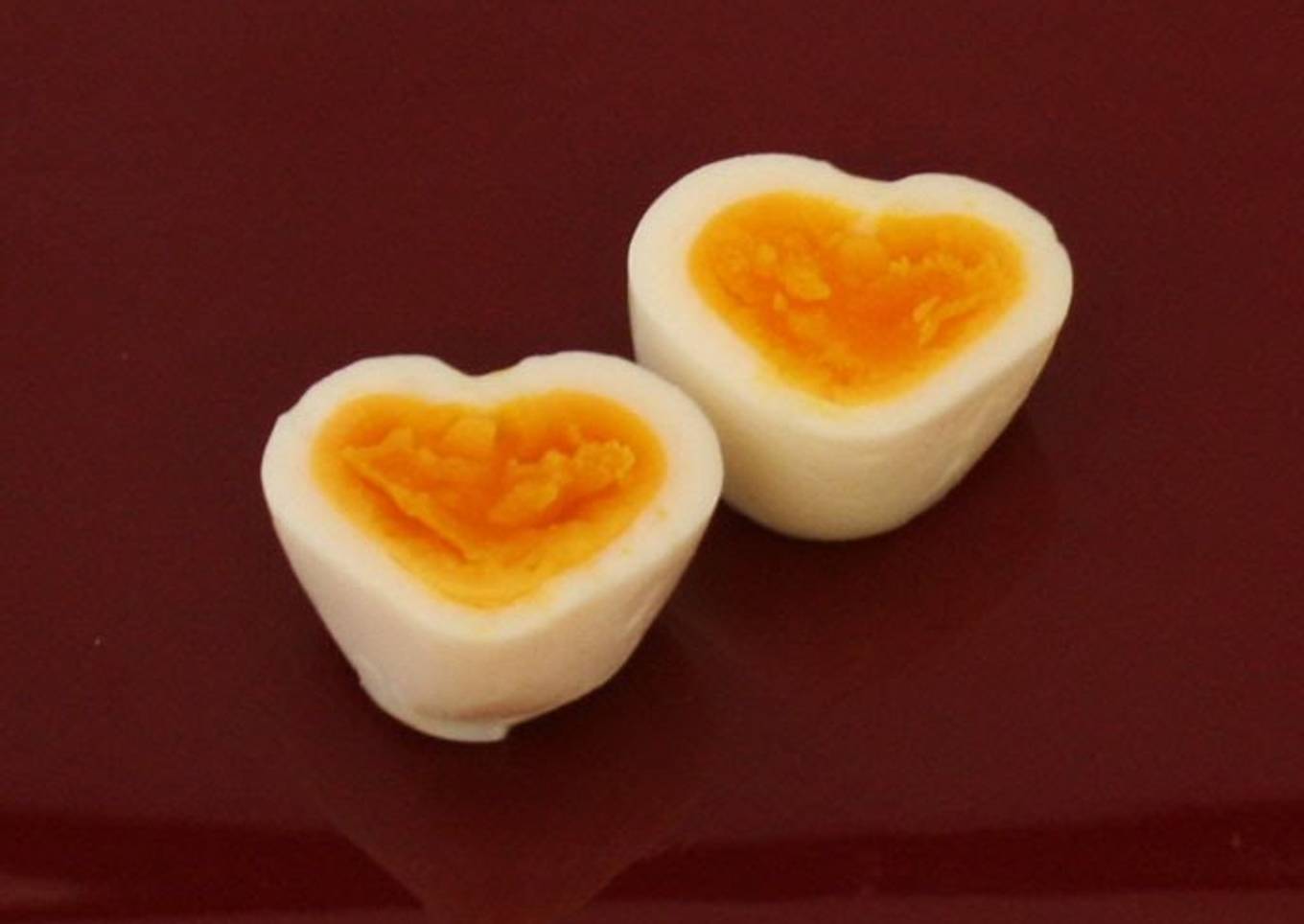 Heart-Shaped Boiled Eggs You Can Make without a Mold