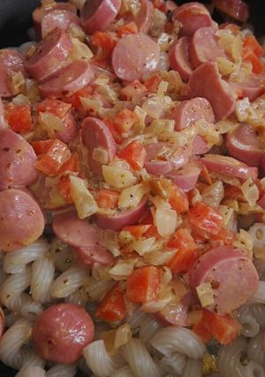 Una foto de Fideos con salchicha a la crema