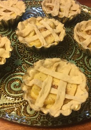 Una foto de Pastel de manzana en crujiente de hojaldre
