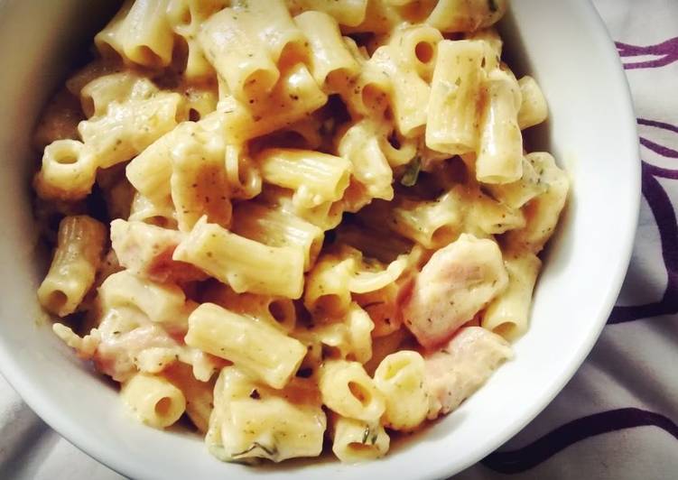 Step-by-Step Guide to Prepare Super Quick Homemade Creamy Cheese, Broccoli and Gammon Pasta