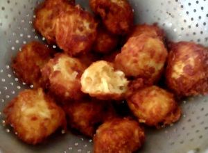 Una foto de Croquetas de Yuca con Syrup