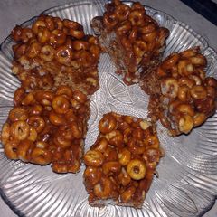 A picture of cinnamon cheerios.