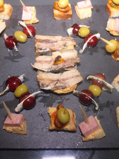 Foto principal de Latas, sobre pan de molde