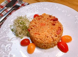 Hình của món Cơm Chiên Cà Chua & Ba Rọi Muối (Bacon).