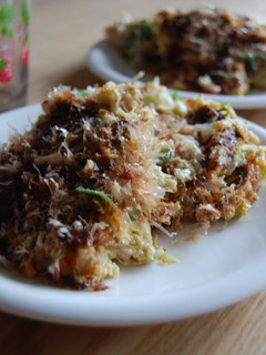 A picture of Make in a Pan! Okonomiyaki with Lots of Tempura Crumbs.