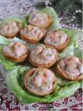 Focaccine di sfoglia con salsa rosa e pistacchi