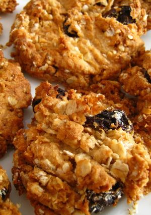 A picture of Crunchy Oatmeal Raisin Cookies.