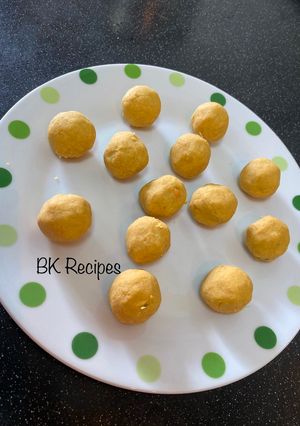 A picture of Roasted Gram Ladoo.