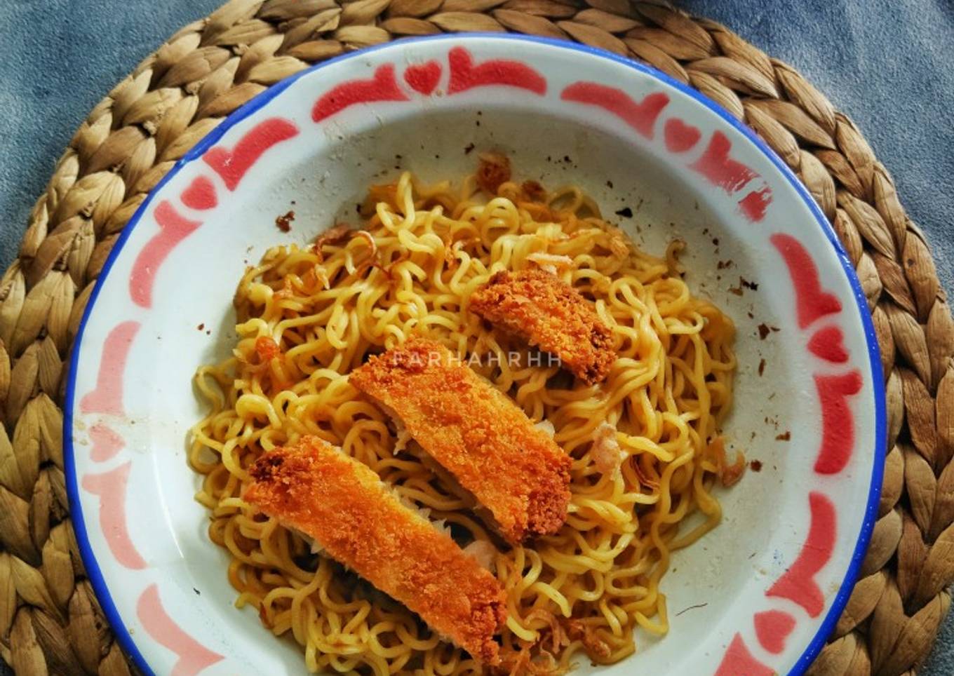 Fried Noodle With Dory Crispy