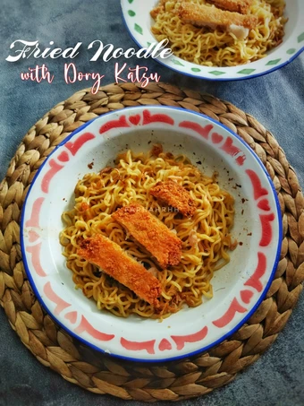 Cara Mudah Menyiapkan Resep  Fried Noodle With Dory Crispy yang Enak, Sempurna