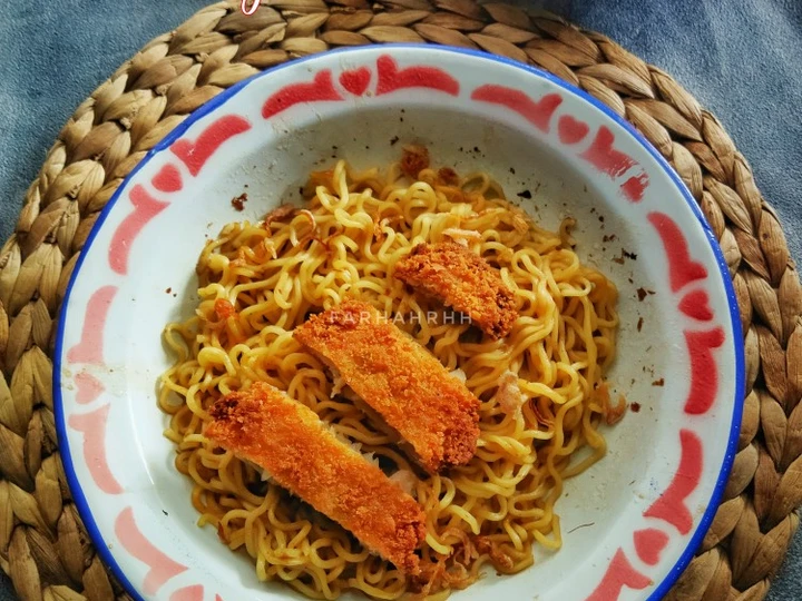 Cara Mudah Menyiapkan Resep  Fried Noodle With Dory Crispy yang Enak, Sempurna