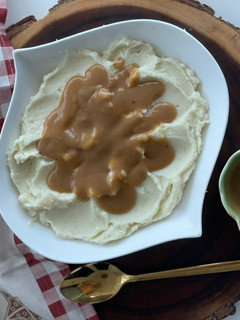 Una foto de Puré de papa cremoso con gravy