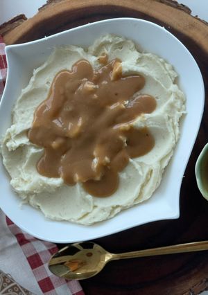Una foto de Puré de papa cremoso con gravy