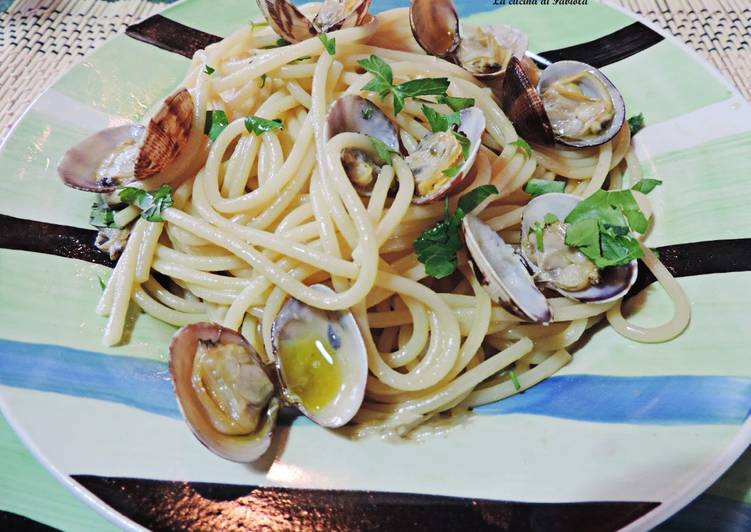 Recetta di Qualsiasi sera della settimana Spaghetti alle vongole veraci