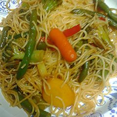 A picture of Vegetable lo mein.