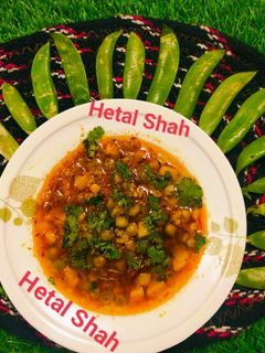 मटर आलू करी (matar aloo curry recipe in Hindi) रेसिपी मुख्य फोटो