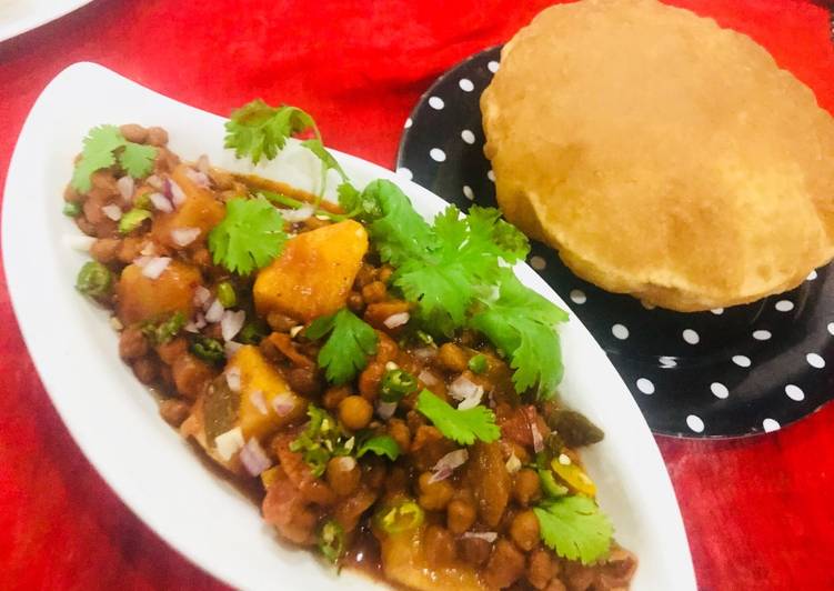 Whosayna’s Chana Aloo and Puri