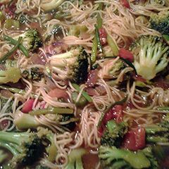 A picture of Canton noodles and vegetables.