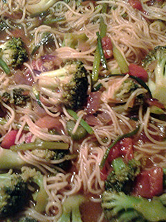 A picture of Canton noodles and vegetables.