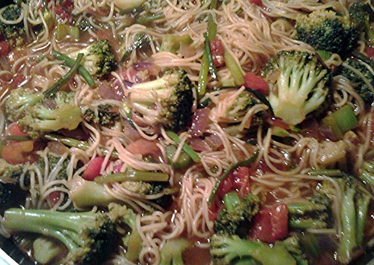 Canton noodles and vegetables