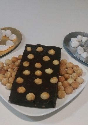 Foto principal de Turrón de nueces de macadamia y chocolate negro 85%