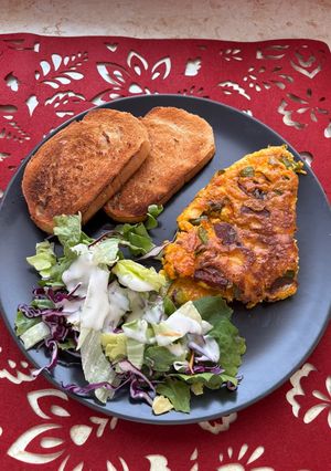 Zöldséges-kolbászos omlett (Brunch 3.) recept fotója