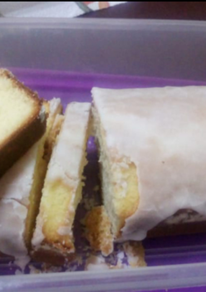Una foto de Budín de limón con glaseado de limón