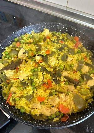 Una foto de Arroz con gallina y verduras