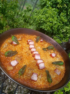 Una foto de Arroz con secreto ibérico y torreznos🥘