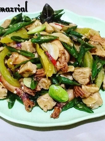 Langkah Mudah untuk Menyiapkan Resep  Tumis Cumi Asin Pete Cabe Ijo yang Enak, Enak