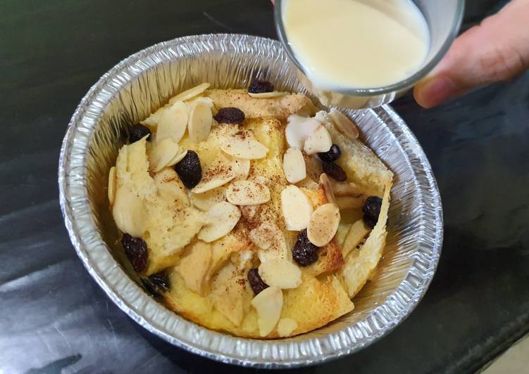 Bread puding with custard sauce