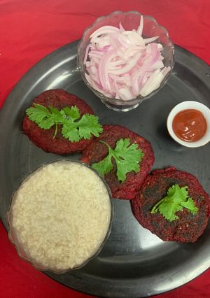 A picture of Little millet beetroot tikki.