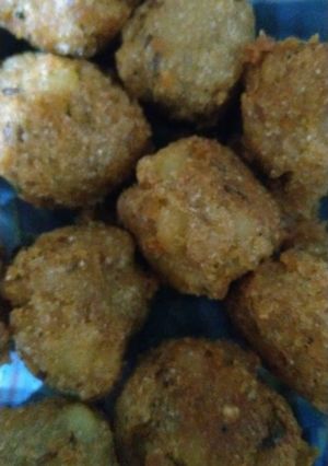 कूटू के बड़े (kuttu ke vade recipe in Hindi) रेसिपी मुख्य फोटो