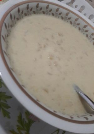 صورة لوصفة شوربة بيضاء على طريقه مامي