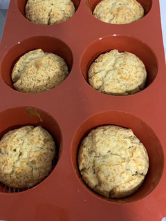Una foto de Muffins de naranja y nueces