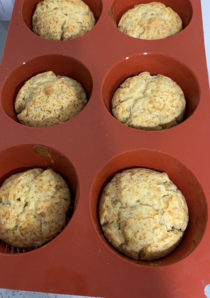 Una foto de Muffins de naranja y nueces