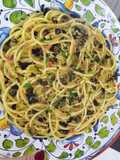 Spaghetti con ajo, menta y aceitunas