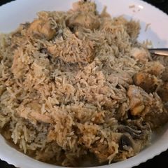 A picture of Chicken yakhni pulao.