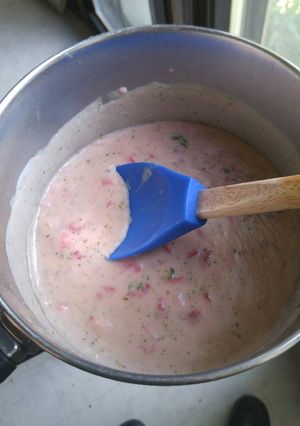 A picture of Strawberry cream sauce for pasta.