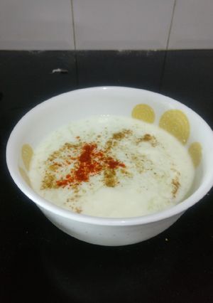 A picture of Cool Cucumber and curds raita.