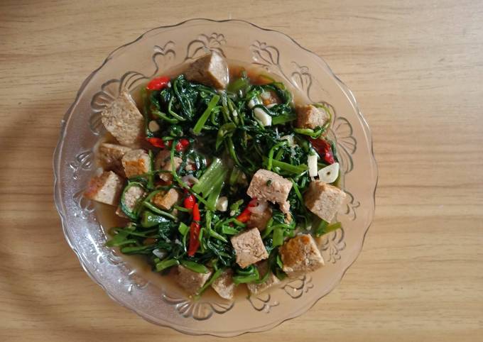 Tumis kangkung oncom