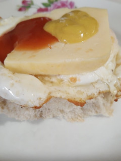 Una foto de Huevo frito con queso