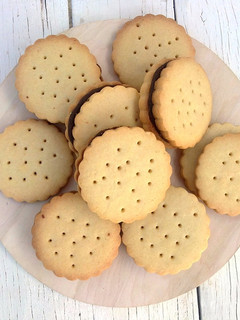 Una foto de Galletas rellenas de chocolate