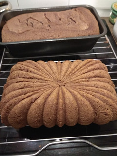 Una foto de Bundt de chocolate o café